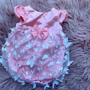 Nannette butterfly Baby Girl romper. Size 6-9 months